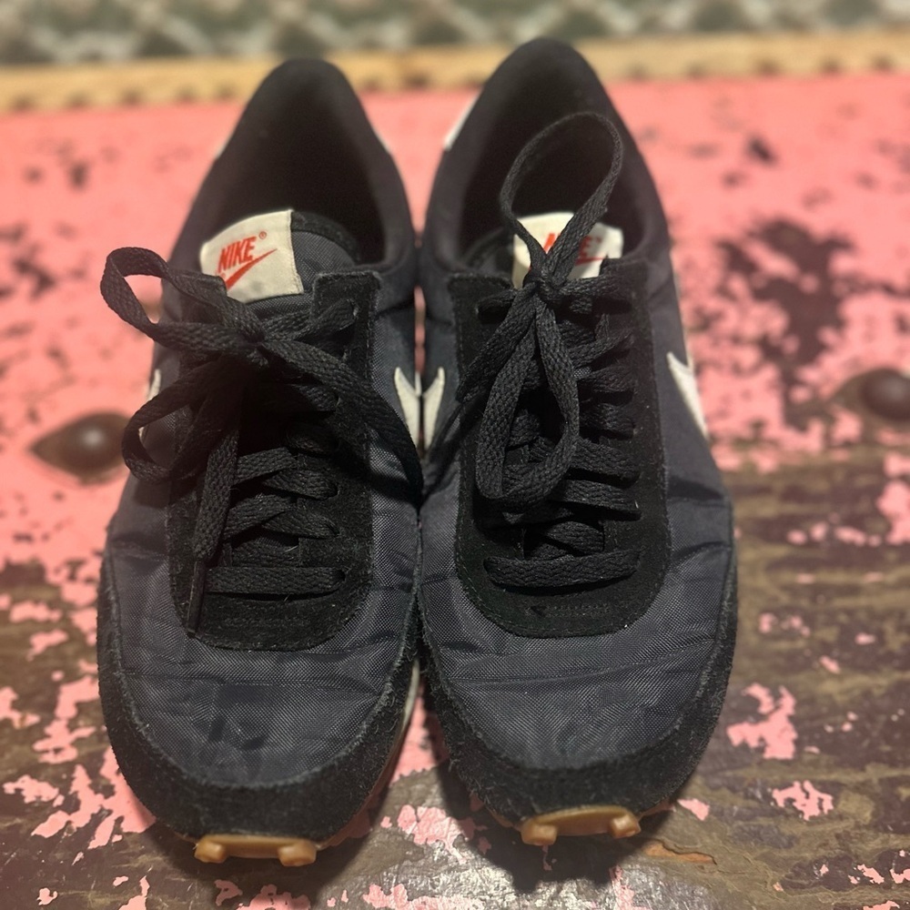 NIKE Black old school sz 7.5